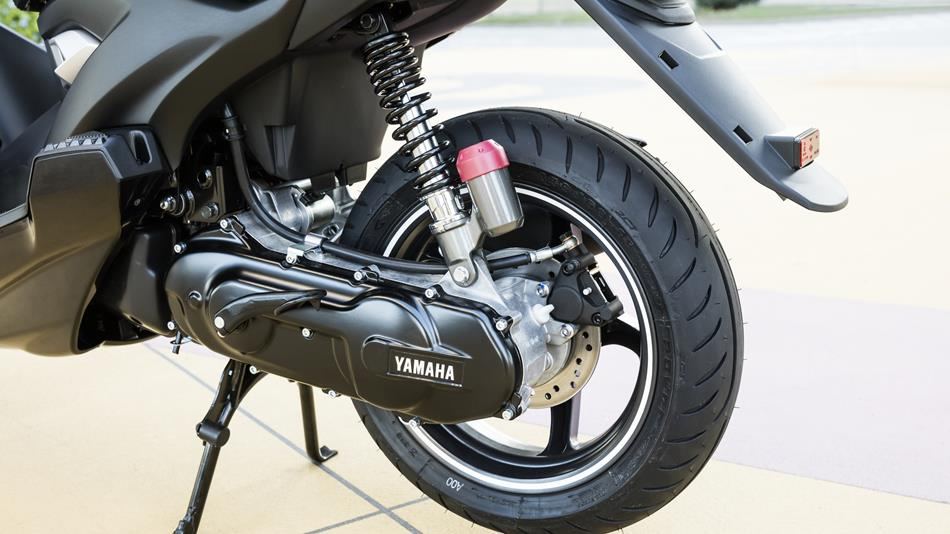 2016-Yamaha-AER50N-EU-Power-Black-Detail-003.jpg