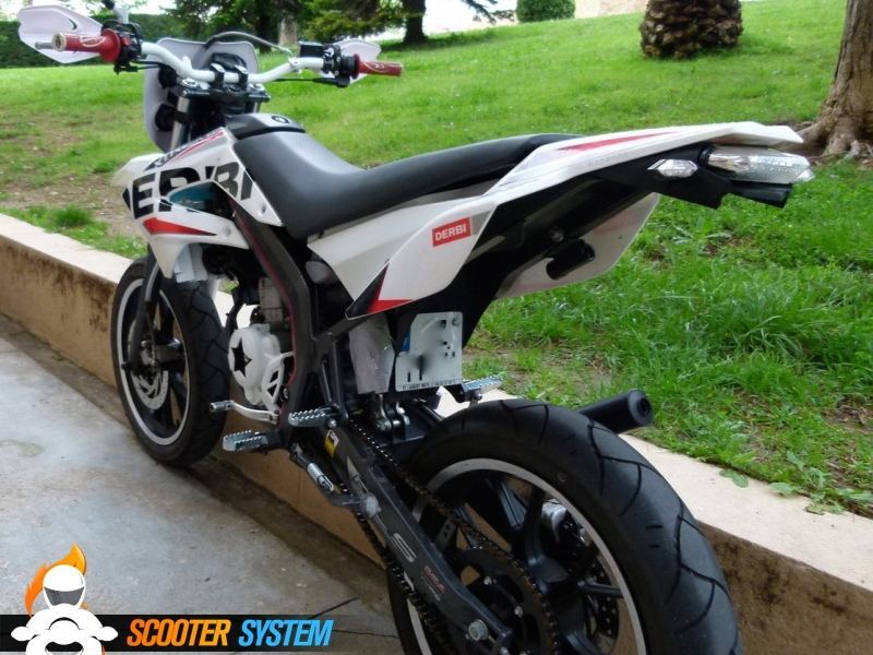 derbi-senda-drd-xtreme-50-sm-2011-3.jpg