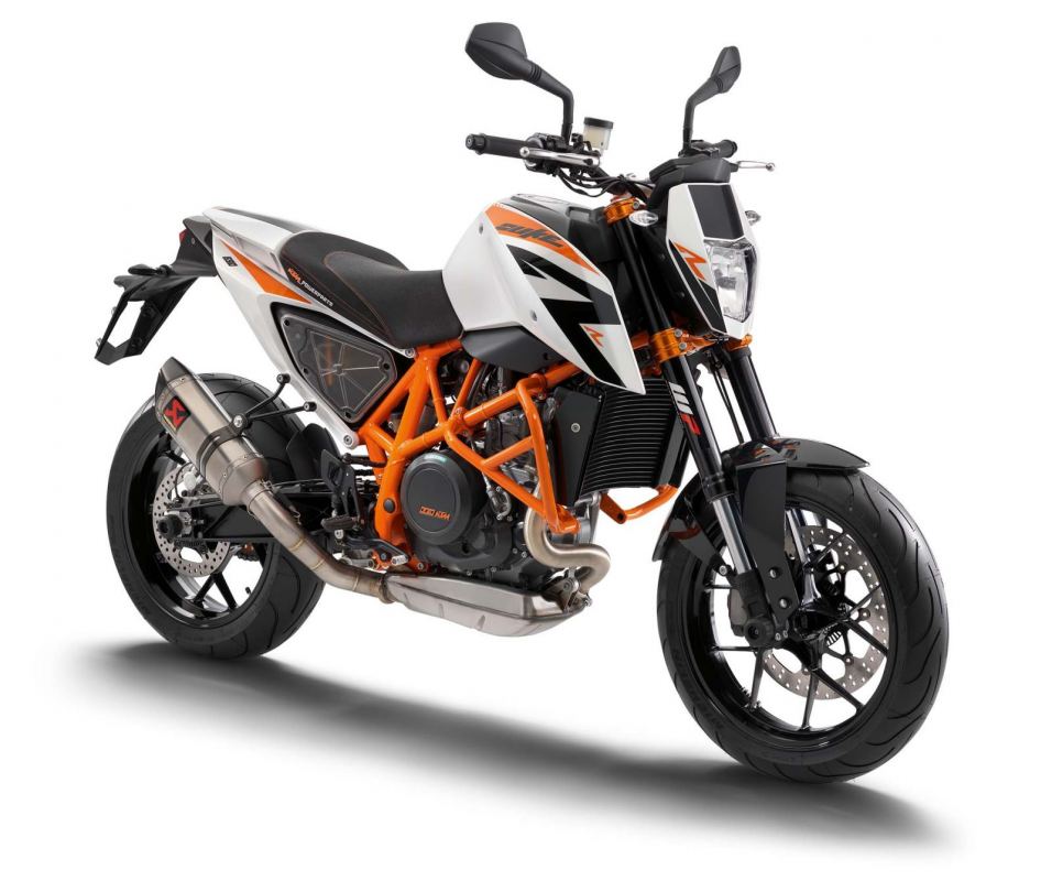 2013-ktm-690-duke-studio-01.jpg