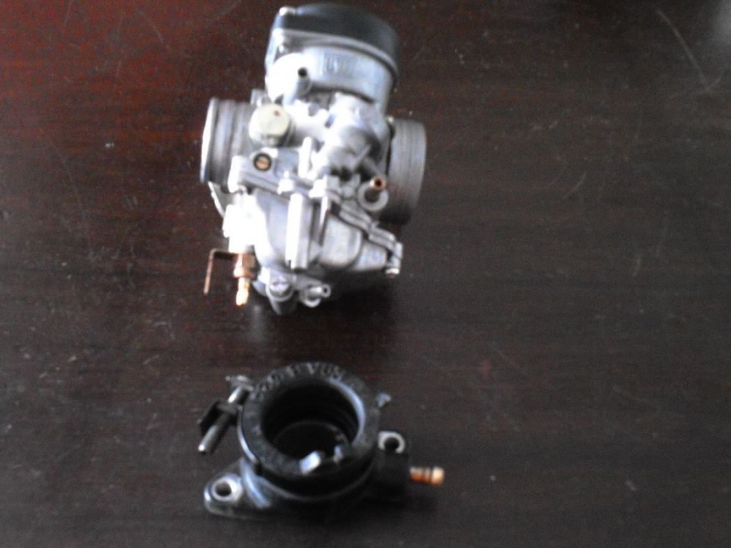 CARBURATEUR + PIPE ADMISSION SCOOTRE 125 GTS SYM 004.JPG