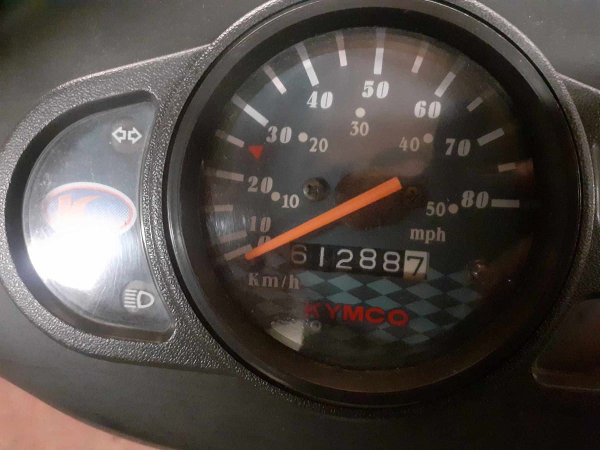 1671983461_CompteurKymco.jpg.dcfc68c13bb6d5e87ae6a2df8cbe83a0.jpg